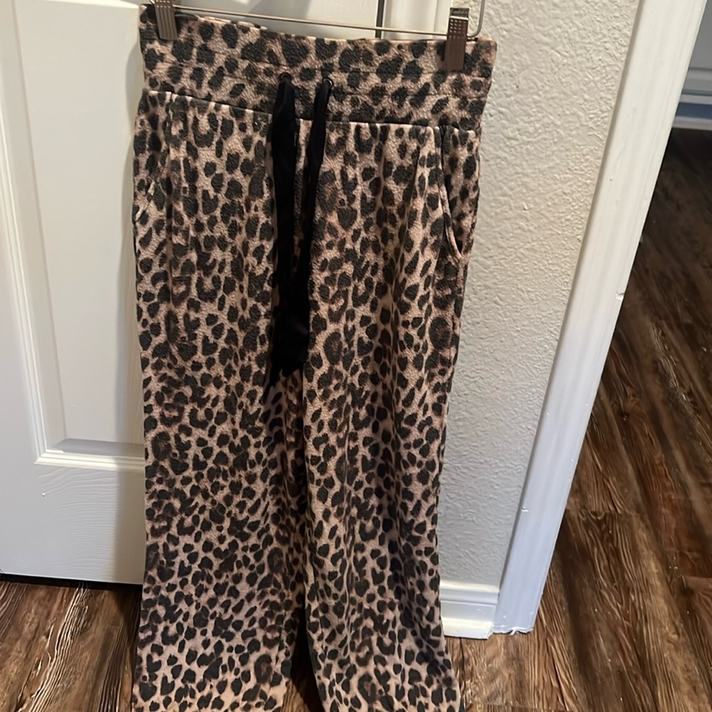 Leopard VS sweatpants
